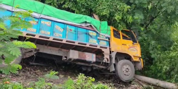 সোনারগায়ে মহাসড়কে ট্রাক চাপায় পথচারী আলম নিহত