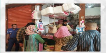 নারায়ণগঞ্জে অভিযানে ১৫৭ কেজি পলিথিন জব্দ, দুই প্রতিষ্ঠানকে জরিমানা