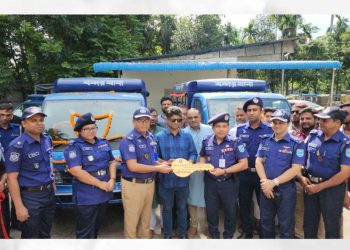 বন্দর থানা পুলিশকে ২টি নতুন টহল গাড়ি উপহার দিলেন এমপি আবুল কালাম