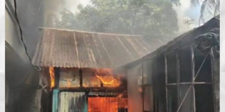 বন্দরে অগ্নিকাণ্ডে চারটি ঘরসহ আসবাবপত্র ক্ষতিগ্রস্ত