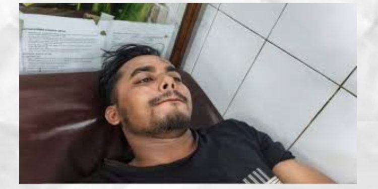 লোডশেডিং নিয়ে ফেসবুকে পোস্ট শেয়ার করায় এক তরুণকে তুলে নিয়ে মারধর