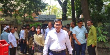 বিভিন্ন সরকারি দপ্তর ও শিক্ষা প্রতিষ্ঠান পরিদর্শন করলেন জেলা প্রশাসক