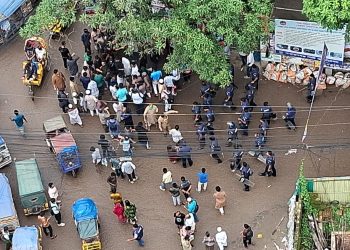 চাষাঢ়া কলেজ রোডে ছাত্রদল ও শিবিরের মধ্যে সংঘর্ষ