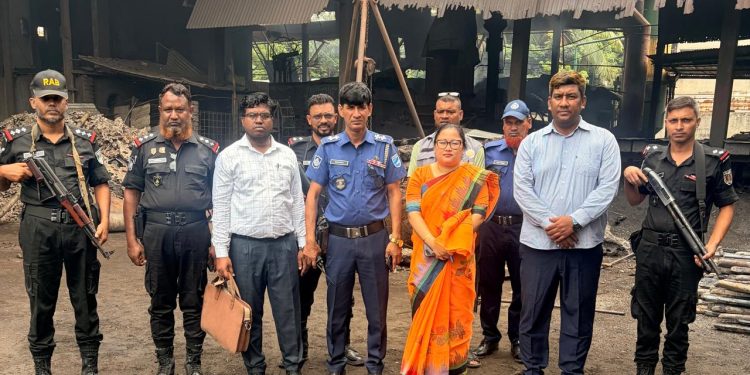 ফতুল্লায় বায়ুদূষন বন্ধে তিন প্রতিষ্ঠানকে জরিমানা