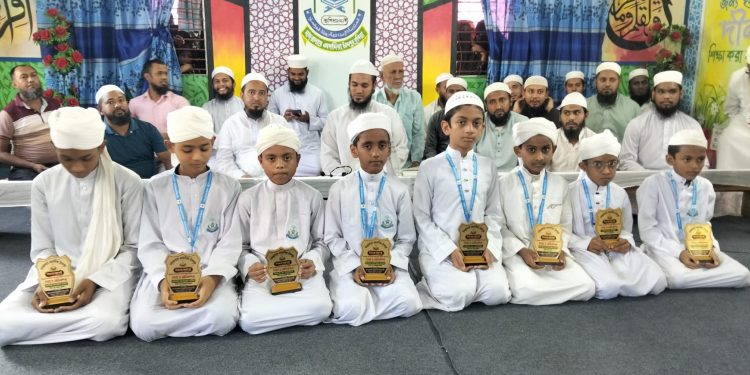 কুমিল্লায় মাদরাসায়ে এমদাদিয়ার ৮ শিক্ষার্থীর হিফজ সম্পন্ন