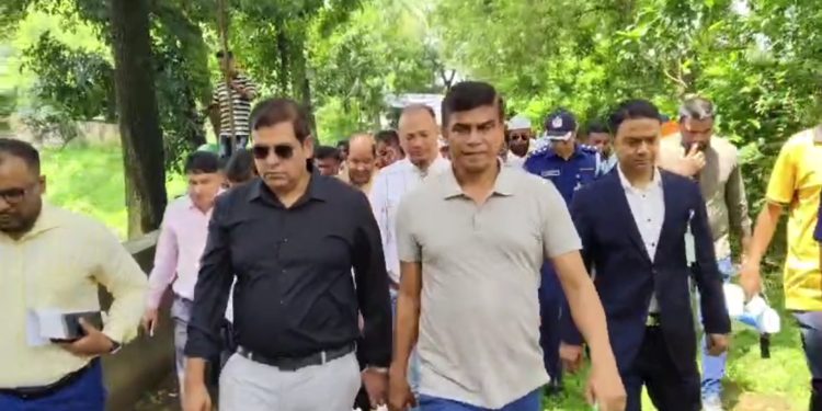 রূপগঞ্জে বিভিন্ন খাল পরিদর্শনে পানি সম্পদ প্রতিমন্ত্রী আজাদ