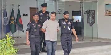 র‍্যাবের অভিযানে বিদেশী পিস্তল, গুলি ও হেরোইন সহ রনি গ্রেপ্তার