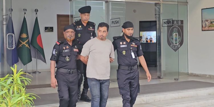 র‍্যাবের অভিযানে বিদেশী পিস্তল, গুলি ও হেরোইন সহ রনি গ্রেপ্তার
