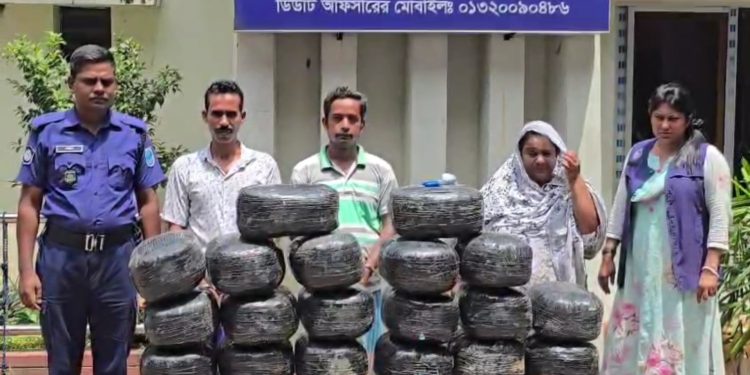 রুপগঞ্জে বিপুল পরিমাণ মাদকসহ এক নারী মাদক ব্যবসায়ীসহ ৩জন গ্রেফতার 