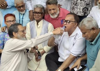 নারায়ণগঞ্জে প্রিপেইড মিটার বাতিলের দাবিতে গণঅনশন