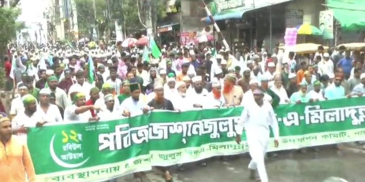 পবিত্র ঈদ-এ-মিলাদুন্নবী (সাঃ) উপলক্ষে নারায়ণগঞ্জে জশনে জুলুস র্যালী