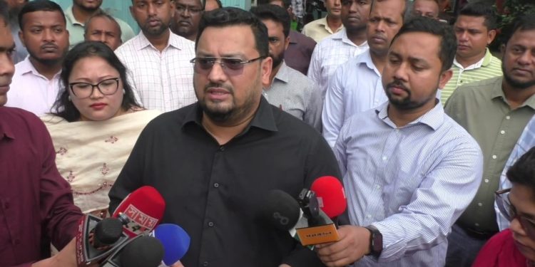কর্মকর্তা-কর্মচারীরা উপস্থিত না থাকলেও অনেকের হাজিরা দেওয়া হয়ে গেছে-ভূমি প্রতিমন্ত্রী