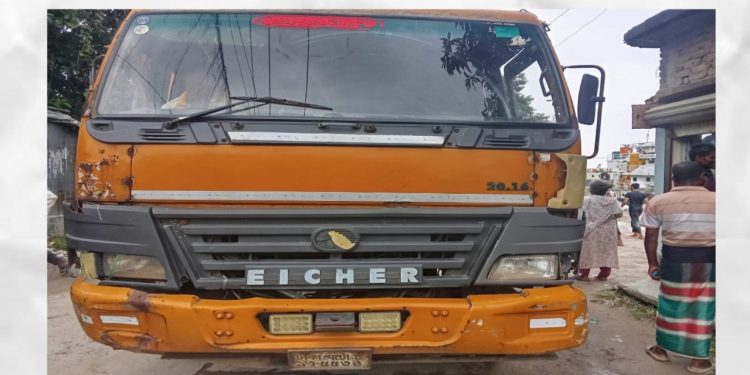 রূপগঞ্জে ট্রাকচাপায় নিহত ১,  ট্রাক ও চালক আটক