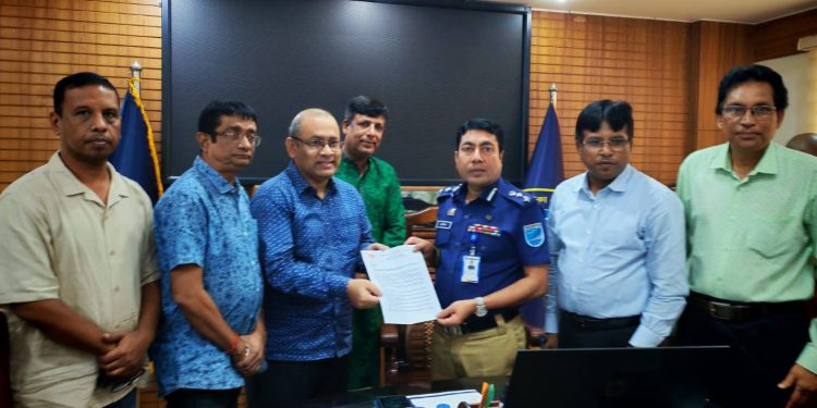 দূর্গা পূজা উপলক্ষে এসপির সাথে হিন্দু বৌদ্ধ খ্রিস্টান ঐক্য পরিষদের মতবিনিময় সভা