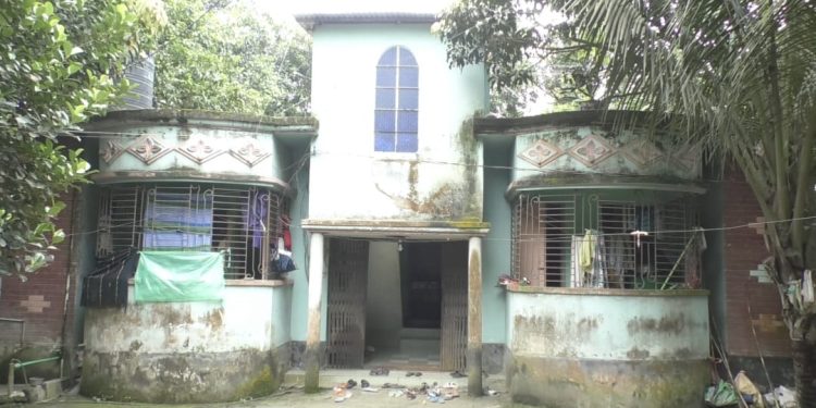 রূপগঞ্জে ব্যবসায়ীর বাড়িতে দুর্ধর্ষ ডাকাতি, অস্ত্রের মুখে জিম্মি করে স্বর্ণ ও টাকা লুট