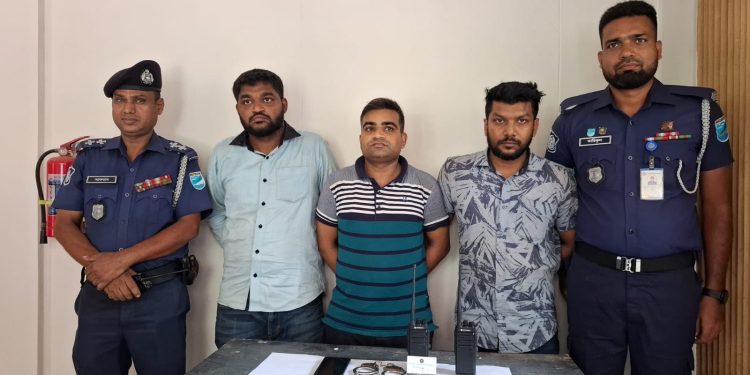 নারায়ণগঞ্জে ভুয়া ডিজিএফআই পরিচয়ে তিনজন আটক