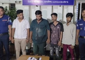রূপগঞ্জে  মাদক ব্যবসা নিয়ে দুই গ্রুপের অস্ত্রের মহড়া, গুলিভর্তি পিস্তলসহ গ্রেফতার-৪
