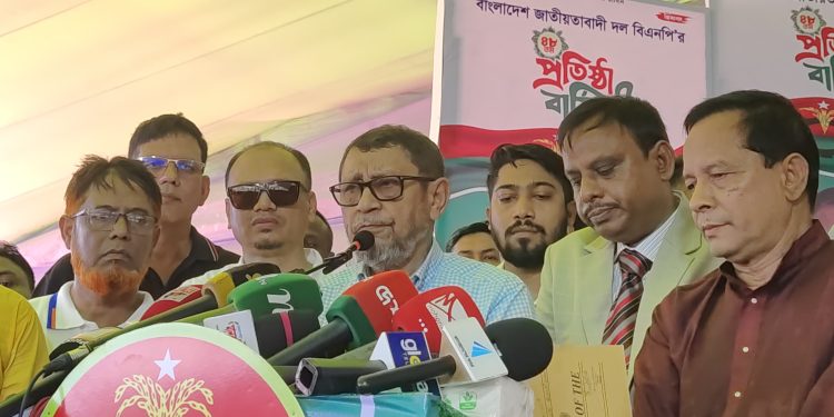 ডেঙ্গু প্রতিরোধে সবাইকে বাড়ির আঙিনায় পরিষ্কার পরিচ্ছন্ন রাখতে হবে – স্বাস্থ্যমন্ত্রী