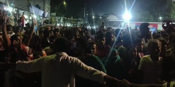 নাসিকের সাবেক কাউন্সিলরকে গ্রেপ্তারে পুলিশকে এলাকবাসির বাঁধা