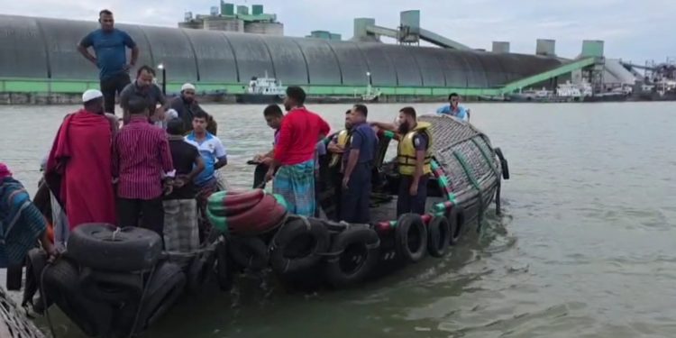 সোনারগায়ে বিয়ের অনুষ্ঠানে যোগ দিতে গিয়ে নদীতে ট্রলারে ডুবি, নিহত ১ ও নিঁখোজ ৪