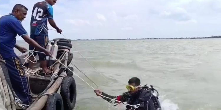সোনারগাঁওয়ে নদীতে ট্রলার ডুবি-দ্বিতীয় দিনেরও নিখোঁজ ৪ জনের সন্ধান মেলেনি
