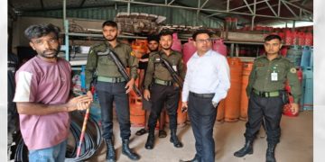 আড়াইহাজারে বেশি দামে এলপিজি গ্যাস বিক্রির দায়ে দুই ব্যবসায়ীকে জরিমানা