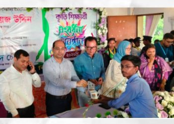 ফতুল্লা পাইলট উচ্চ বিদ্যালয়ে জিপিএ-৫ পাওয়া ৪৪ শিক্ষার্থীকে সংবর্ধনা
