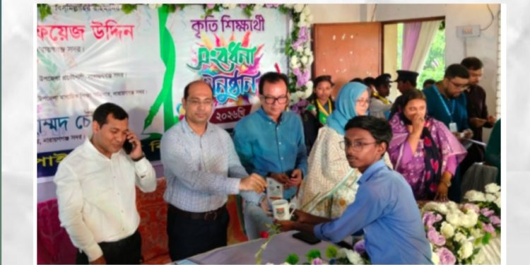 ফতুল্লা পাইলট উচ্চ বিদ্যালয়ে জিপিএ-৫ পাওয়া ৪৪ শিক্ষার্থীকে সংবর্ধনা