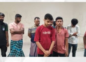 সিদ্ধিরগঞ্জে আবাসিক হোটেলে  নারী-পুরুষ ও কিশোর-কিশোরীসহ ১৭ জন আটক