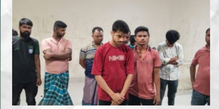 সিদ্ধিরগঞ্জে আবাসিক হোটেলে  নারী-পুরুষ ও কিশোর-কিশোরীসহ ১৭ জন আটক