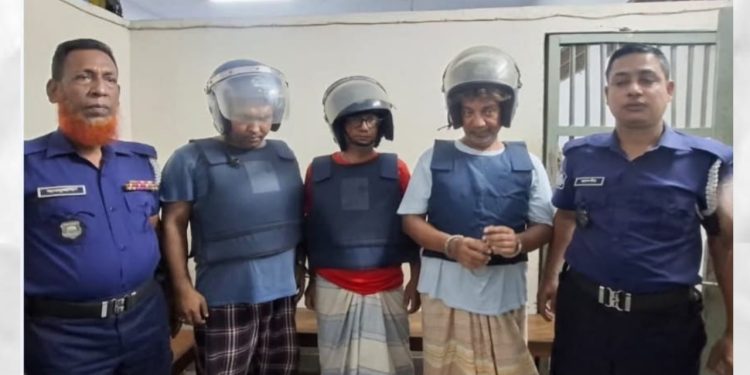 সাবেক মেয়র আইভীর আইনজীবী কাজল সহ গ্রেপ্তার ৩