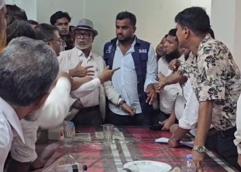 নারায়ণগঞ্জ আদালতে বিএনপিপন্থি দুই পক্ষের আইনজীবীদের মধ্যে হাতাহাতি