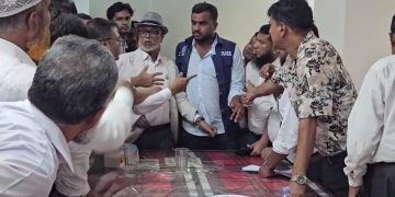 নারায়ণগঞ্জ আদালতে বিএনপিপন্থি দুই পক্ষের আইনজীবীদের মধ্যে হাতাহাতি