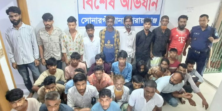 নারায়ণগঞ্জে মাদকব্যবসায়ী ও ছিনতাইকারী সহ ৭৭ জন গ্রেপ্তার