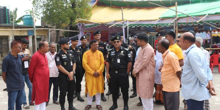 বন্দরে পূজা মন্ডপ পরিদর্শনে এসআরবি অধিনায়ক