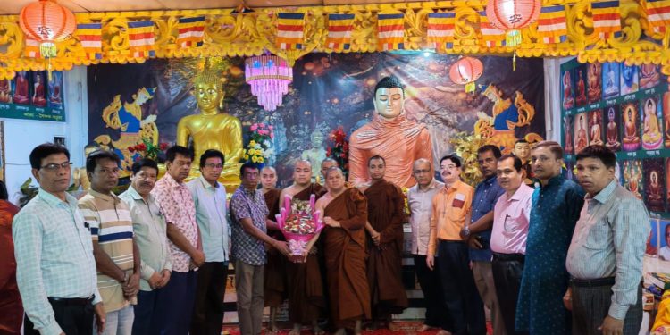 বৌদ্ধ বিহারে প্রবারণা পূর্ণিমার শুভেচ্ছান্তে ঐক্য পরিষদ