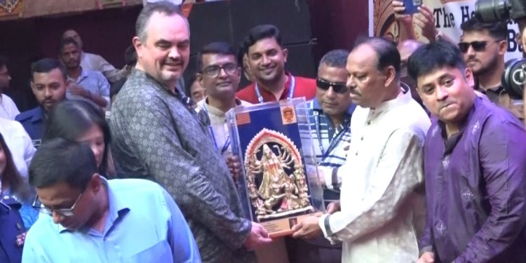 নারায়ণগঞ্জে বাংলাদেশে এটা আমার প্রথম দুর্গাপূজা-মার্কিন রাষ্ট্রদূত