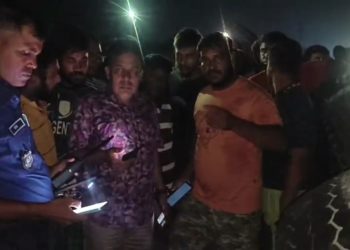 বন্দরে মালবাহী ট্রাক নিয়ন্ত্রন হারিয়ে ফার্নিচারের দোকানে, নিহত ১ ও আহত ৪