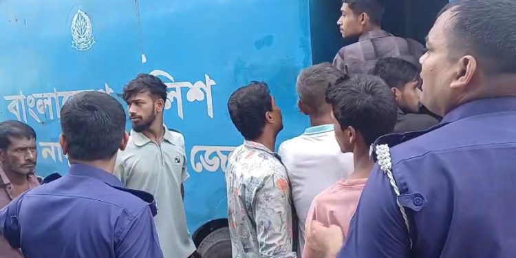 নারায়ণগঞ্জে পুলিশের অভিযানে ৯৭ জন অপরাধী গ্রেফতার
