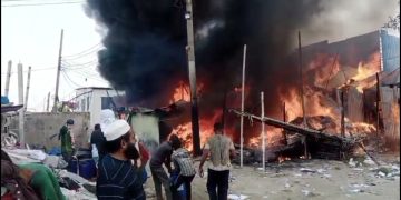 ফতুল্লায় ঝুট ও পলিথিনের গোডাউনে আগুন